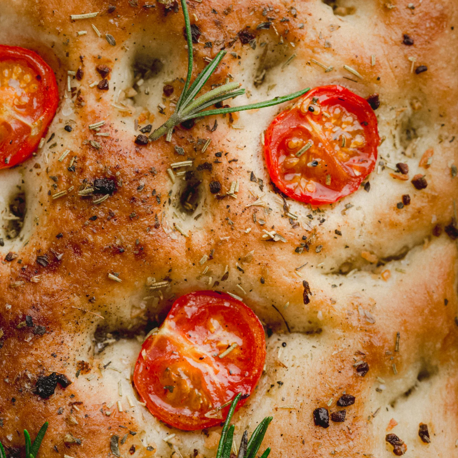 🍅 focaccia con tomate cherry, orégano, sal de mar 🍅 focaccia con tomate cherry, orégano, sal de mar
