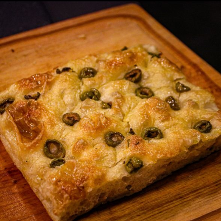 🫒 focaccia con aceitunas verdes, aceite de oliva, sal de mar 🫒 focaccia con aceitunas verdes, aceite de oliva, sal de mar